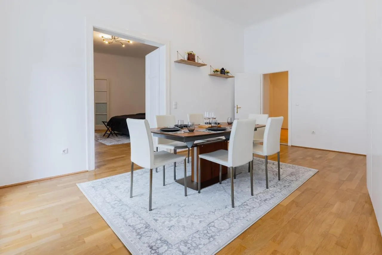 120 M2 4-Rooms Apartment In A City Center Wien