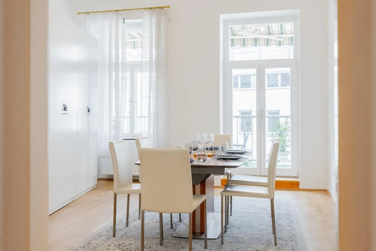 120 M2 4-Rooms Apartment In A City Center Vienna 0*,