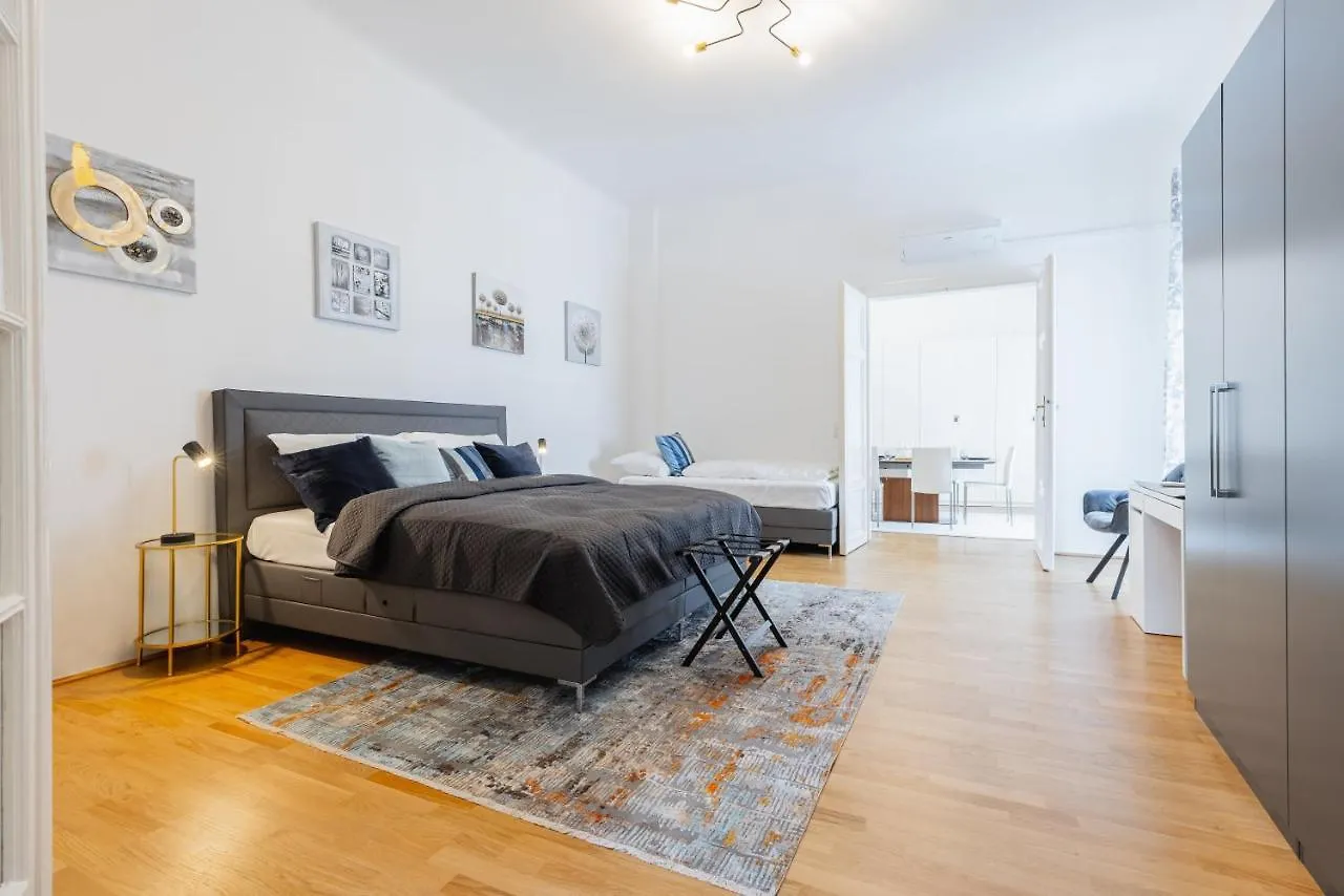 120 M2 4-Rooms Apartment In A City Center Vienna Austria