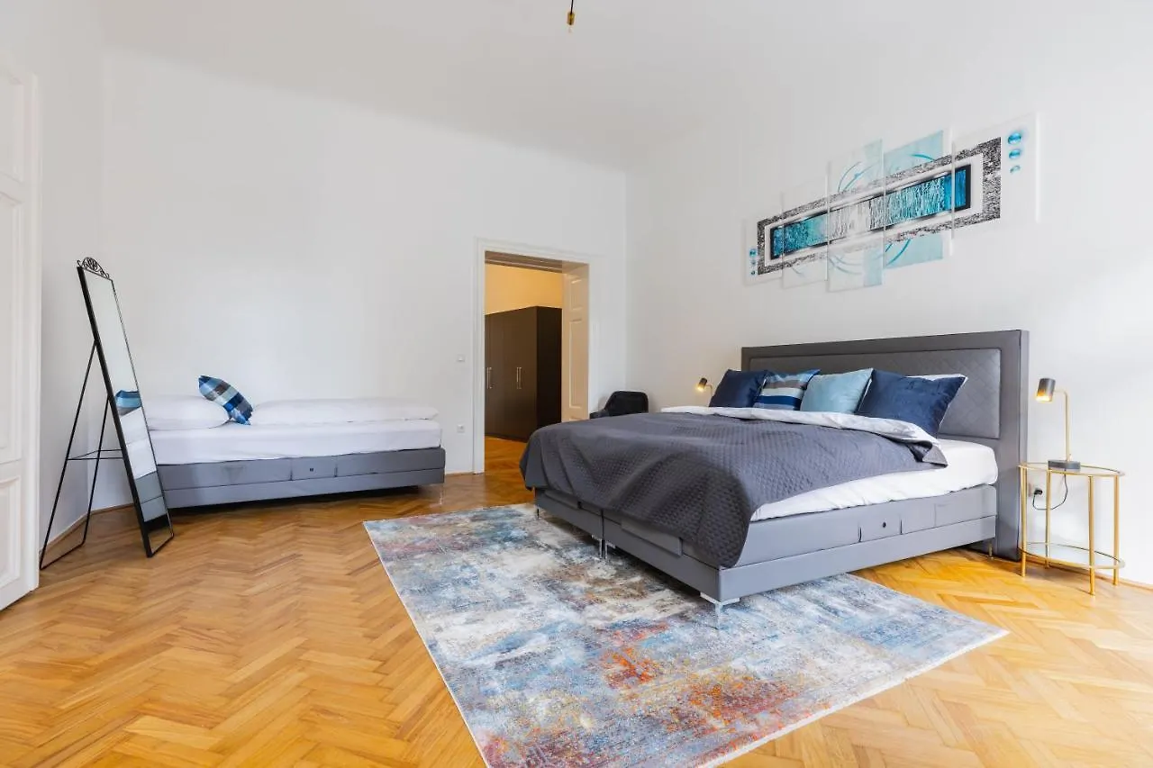 120 M2 4-Rooms Apartment In A City Center Vienna