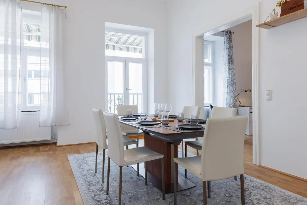120 M2 4-Rooms Apartment In A City Center Vienna