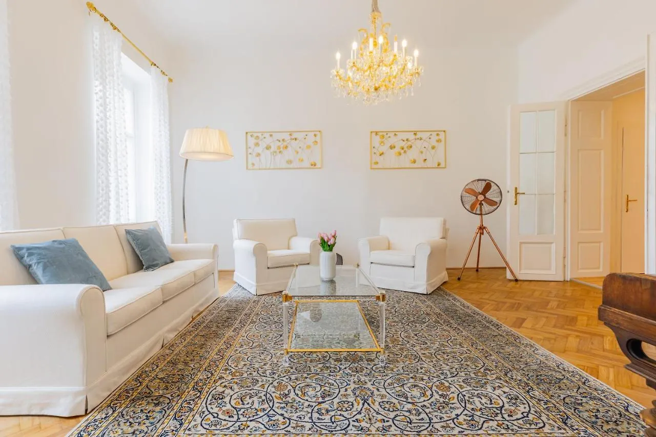 120 M2 4-Rooms Apartment In A City Center Vienna Austria