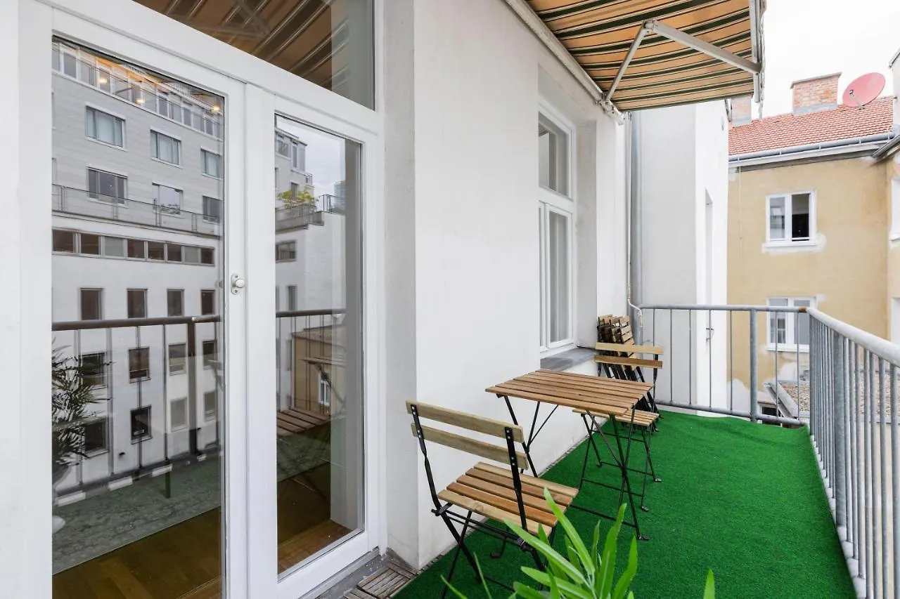 120 M2 4-Rooms Apartment In A City Center Vienna Austria