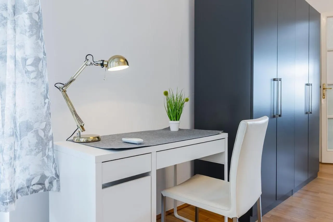 120 M2 4-Rooms Apartment In A City Center Vienna 0*,  Austria