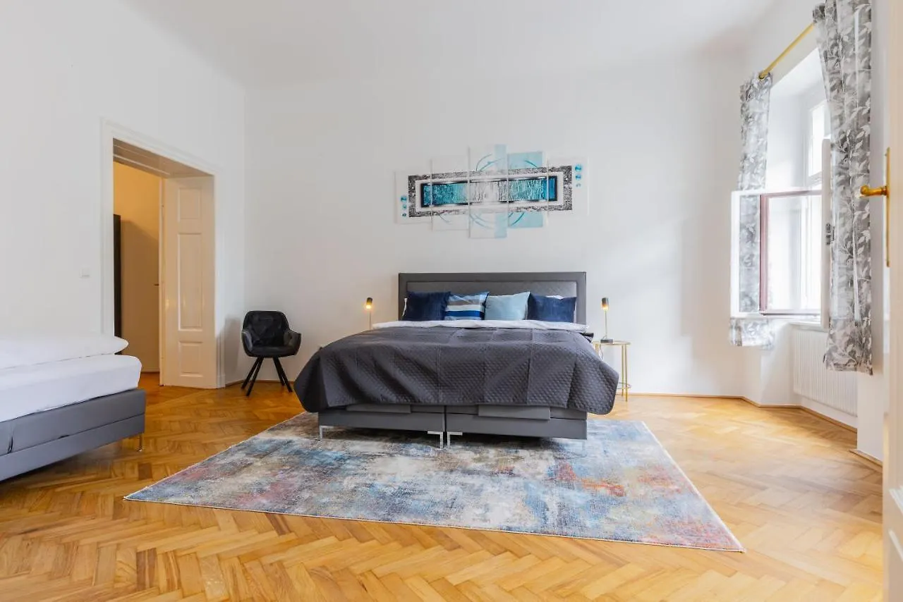 120 M2 4-Rooms Apartment In A City Center Vienna