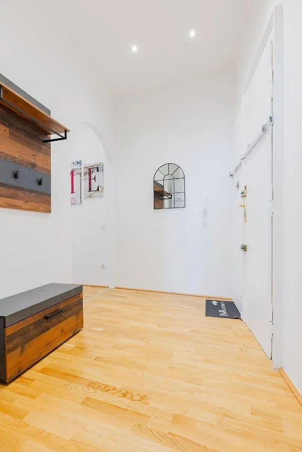 120 M2 4-Rooms Apartment In A City Center Vienna