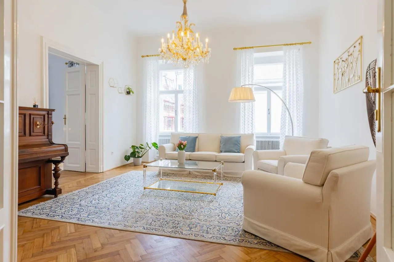 120 M2 4-Rooms Apartment In A City Center Vienna