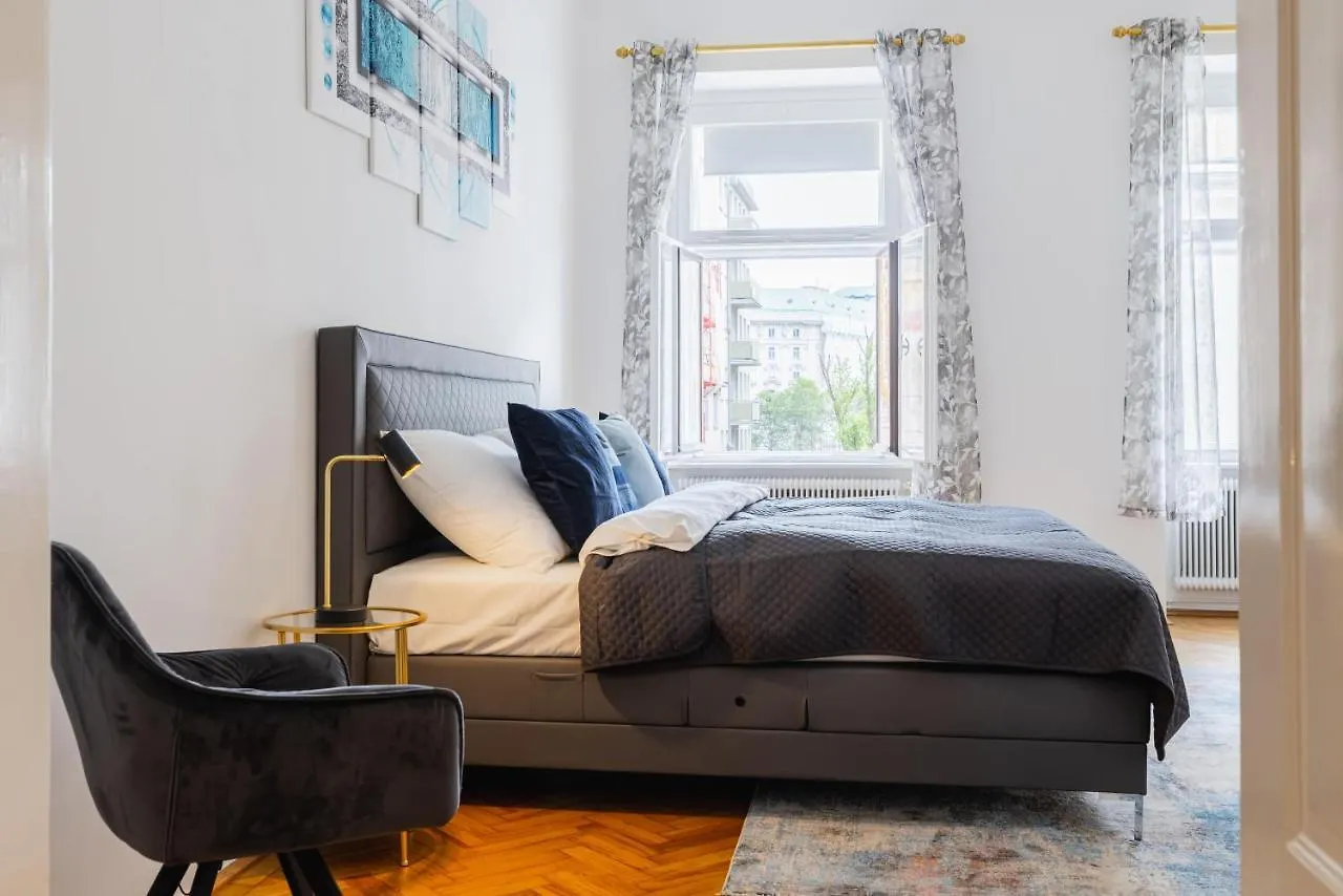 120 M2 4-Rooms Apartment In A City Center location