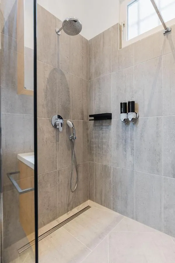 120 M2 4-Rooms Apartment In A City Center Vienna