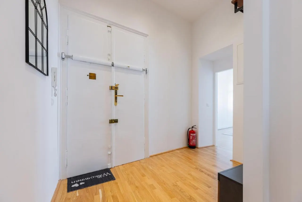 120 M2 4-Rooms Apartment In A City Center Vienna Austria