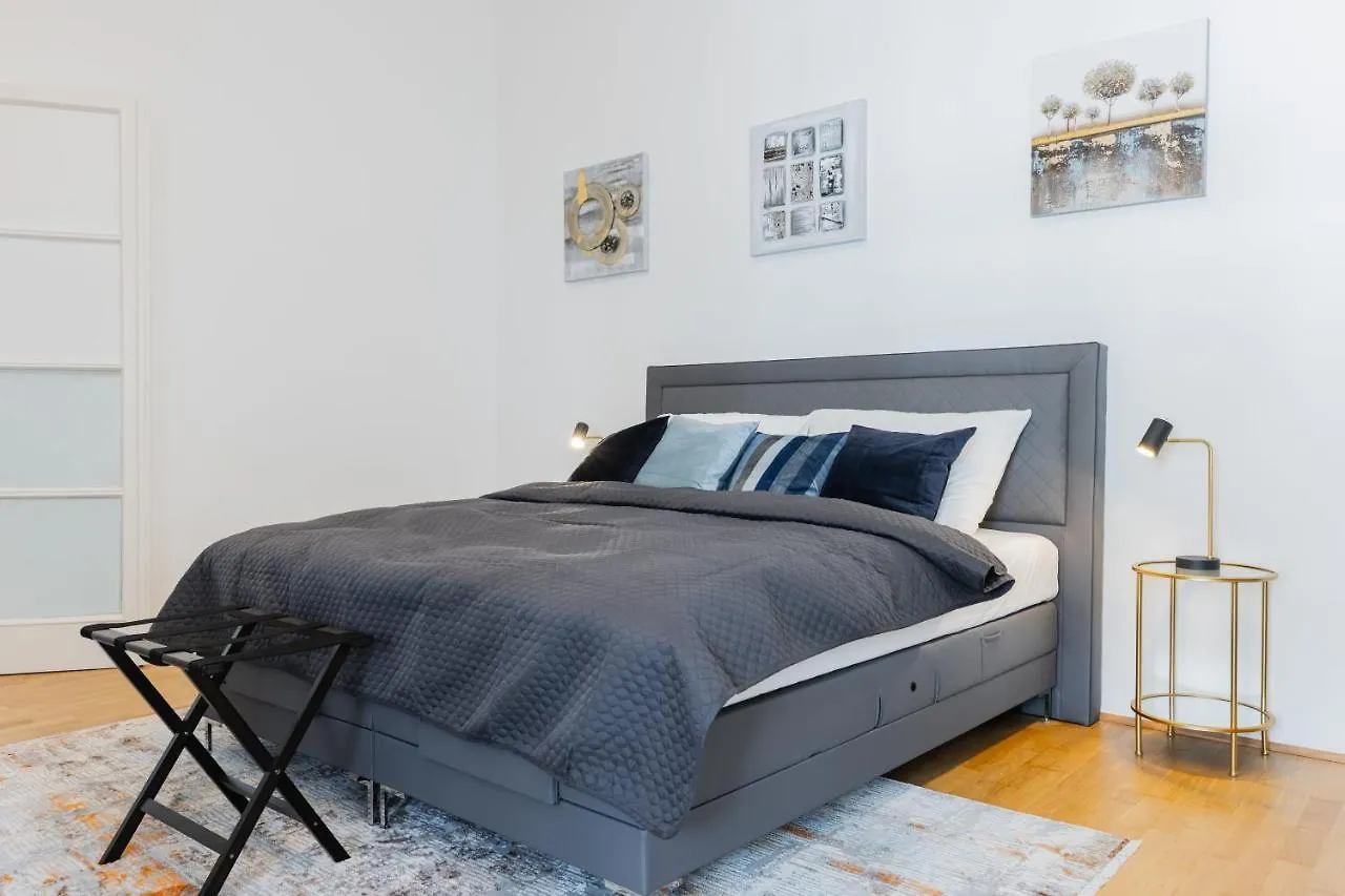120 M2 4-Rooms Apartment In A City Center Vienna