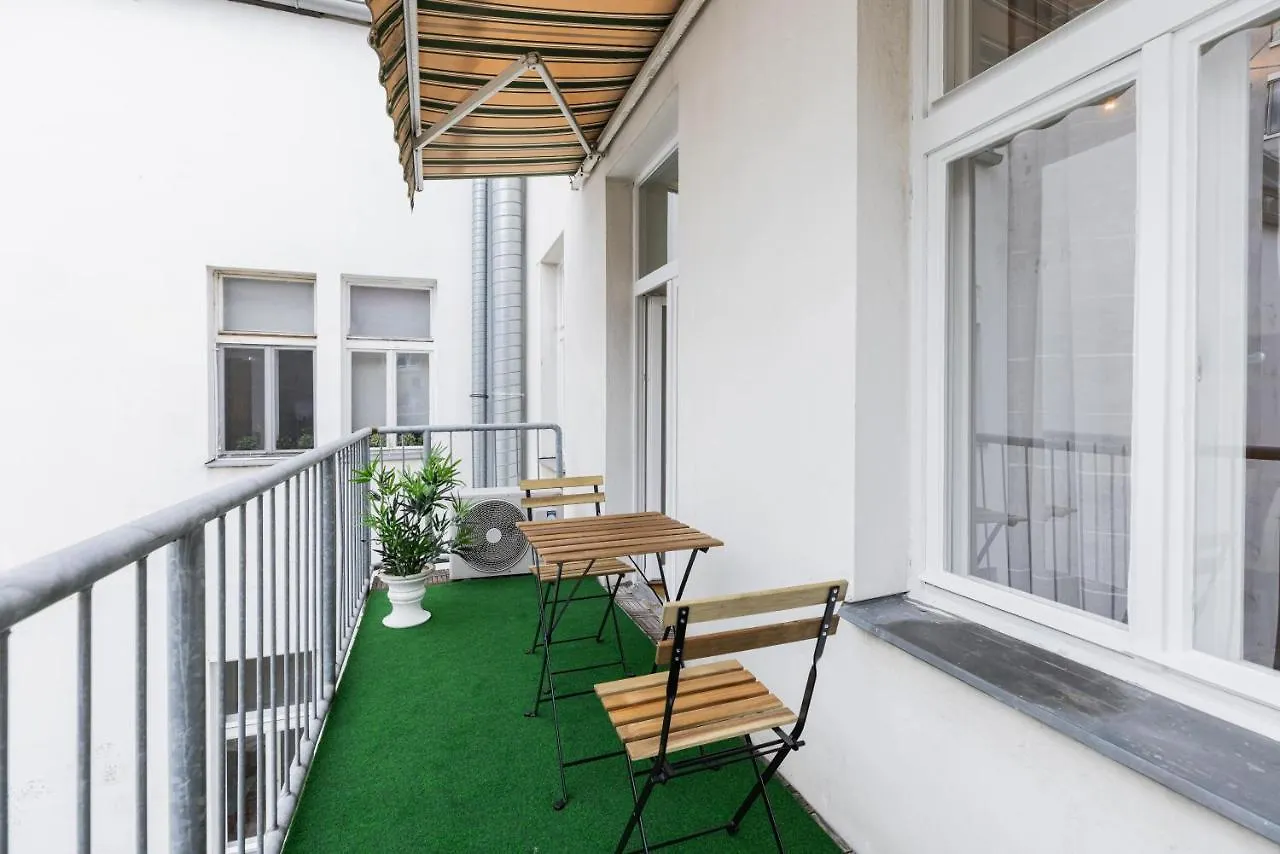 120 M2 4-Rooms Apartment In A City Center Vienna 0*,