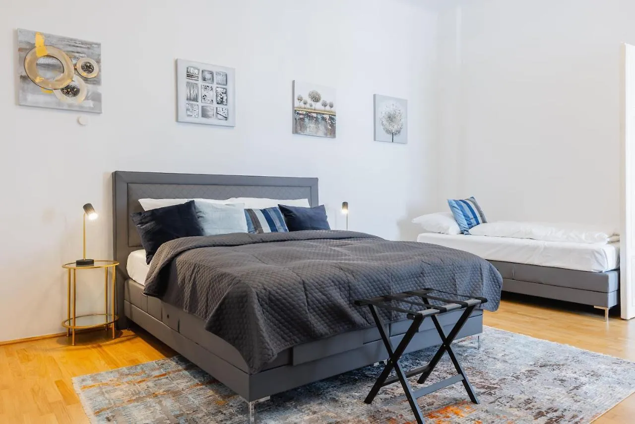 120 M2 4-Rooms Apartment In A City Center Vienna