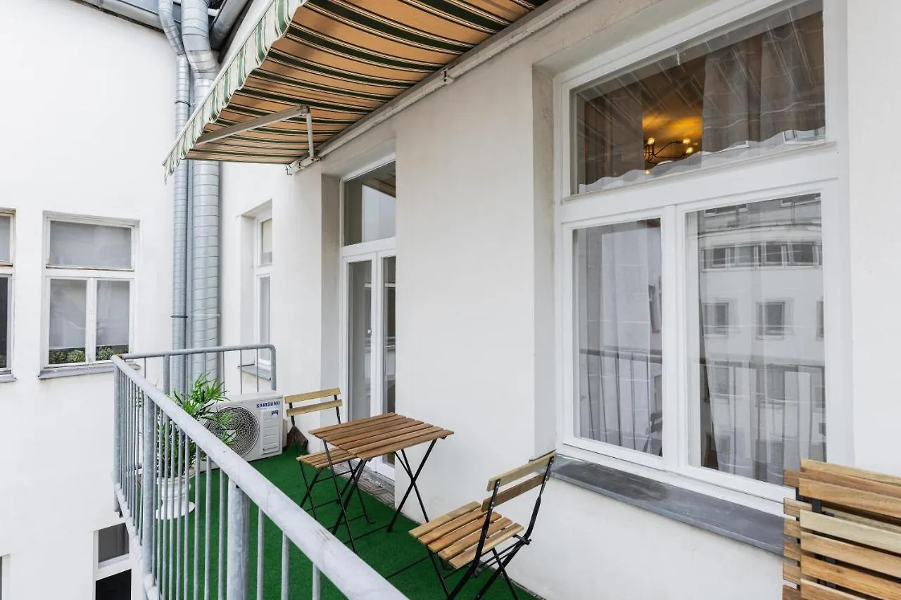 120 M2 4-Rooms Apartment In A City Center Vienna