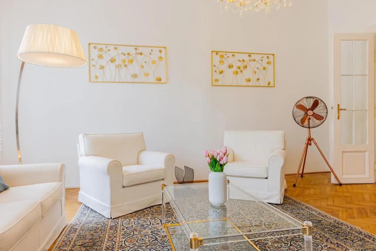 120 M2 4-Rooms Apartment In A City Center Vienna Austria